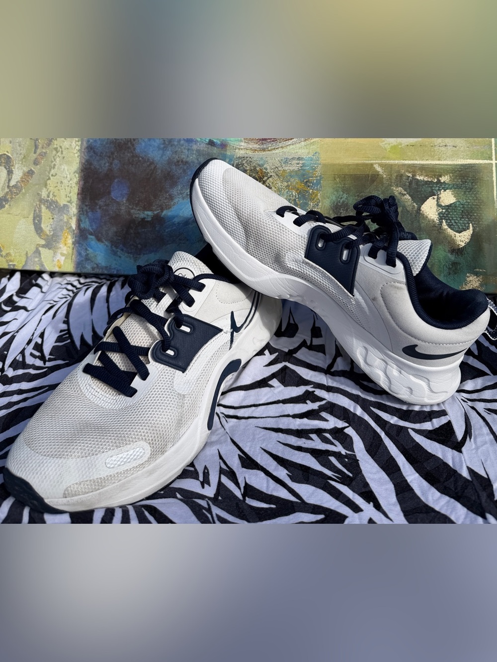 Nike White & Navy Men's Athletic Sneakers